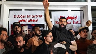 Des manifestants contre le président turc Erdogan à Nadjaf, après les tirs d'artillerie dans le kurdistan d'Irak, le 20 juillet 2022