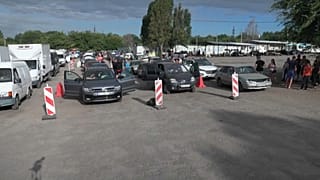 Каждый день через КПП проходят 150-200 машин