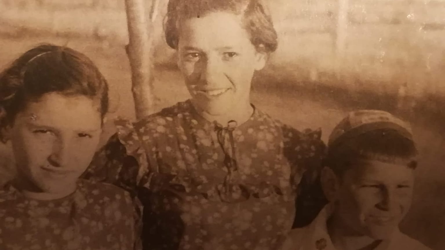 La primera fotografía que Honorina Fernández tomó junto a sus dos hermanos en la URSS. Moscú, sept 1937