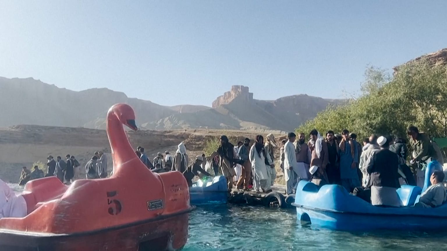 Afghan tourists enjoy the peace in Bamiyan's sites