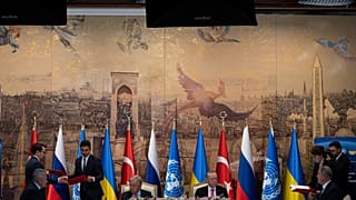 A cerimónia de assinatura ocorreu no Palácio Dolmabahçe em Istambul, na Turquia.