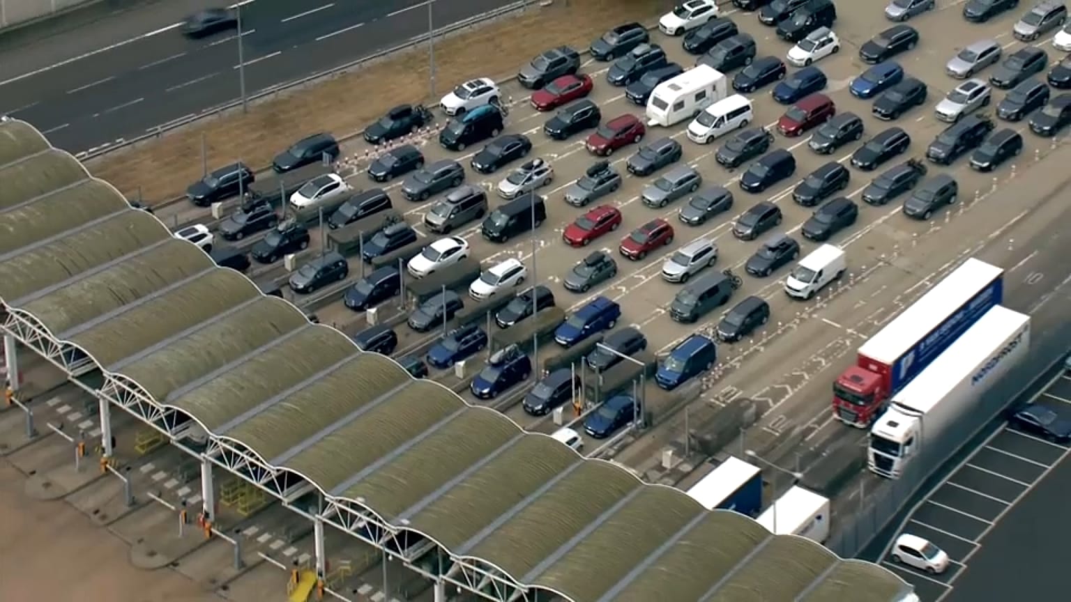 Geduld gefragt: Stau vor dem Hafen Dover