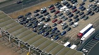 Geduld gefragt: Stau vor dem Hafen Dover
