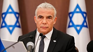 رئيس الوزراء الإسرائيلي يائير لبيد يتحدث خلال اجتماع لمجلس الوزراء في مكتب رئيس الوزراء في القدس، 17 يوليو، 2022