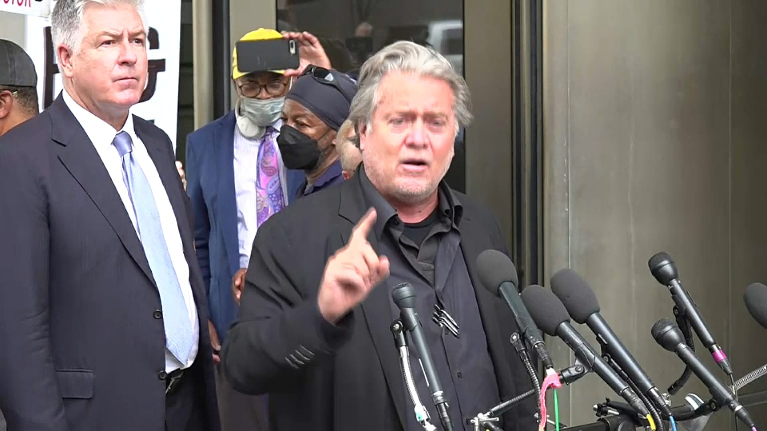 Steve Bannon rischia fino a due anni di carcere