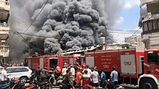 آتش نشانان لبنانی آتش‌سوزی بزرگ در حومه بیروت را مهار کردند