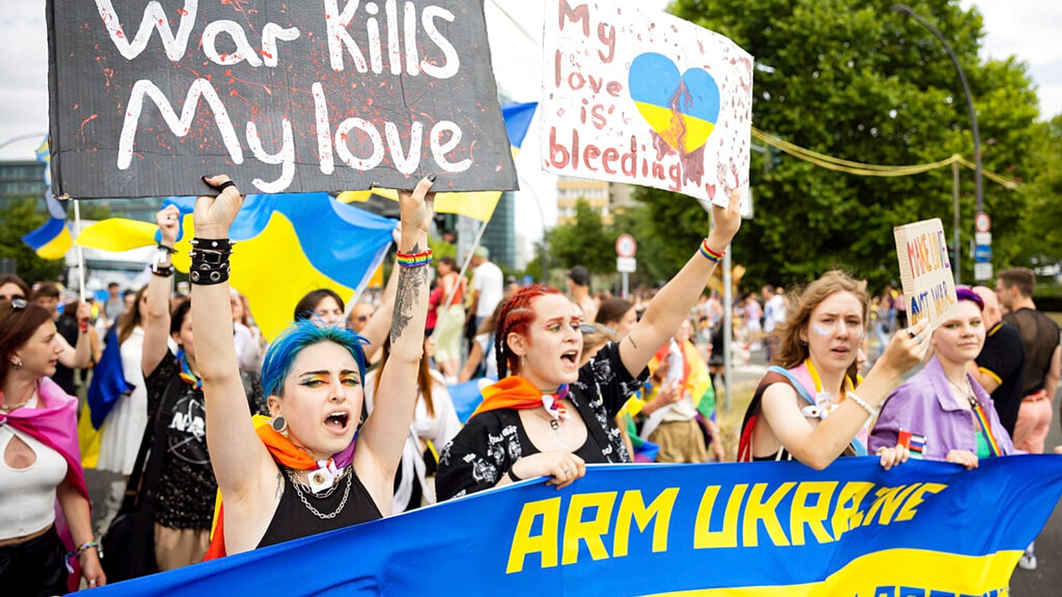 Bei der Berlin Pride 2022 ist der Krieg in der Ukraine ein wichtiges Thema