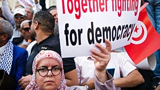 "Combattiamo insieme per la democrazia" 