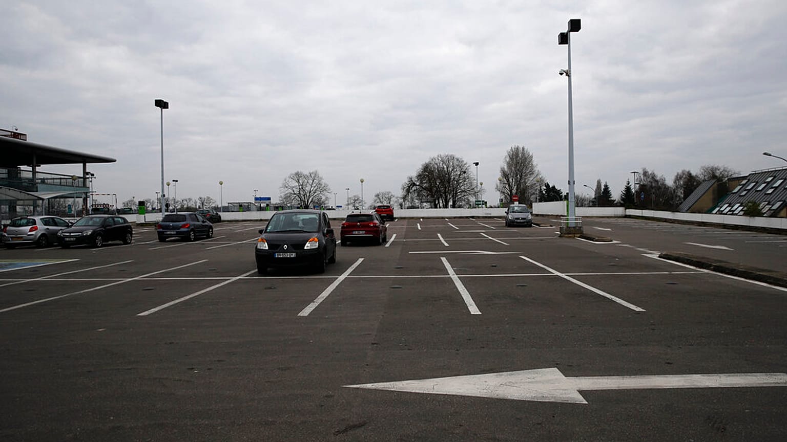 Parkplatz in Frankreich - Symbolbild