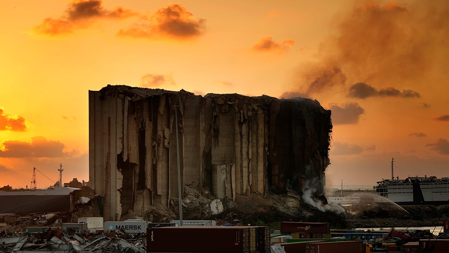 Ruine des riesigen Getreidesilos im Hafen von Beirut