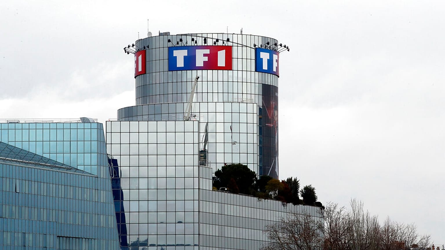 مقر مجموعة TF1، وهي قناة تلفزيونية فرنسية وطنية خاصة، في بولوني بيلانكور، خارج باريس ، الأربعاء، 2019