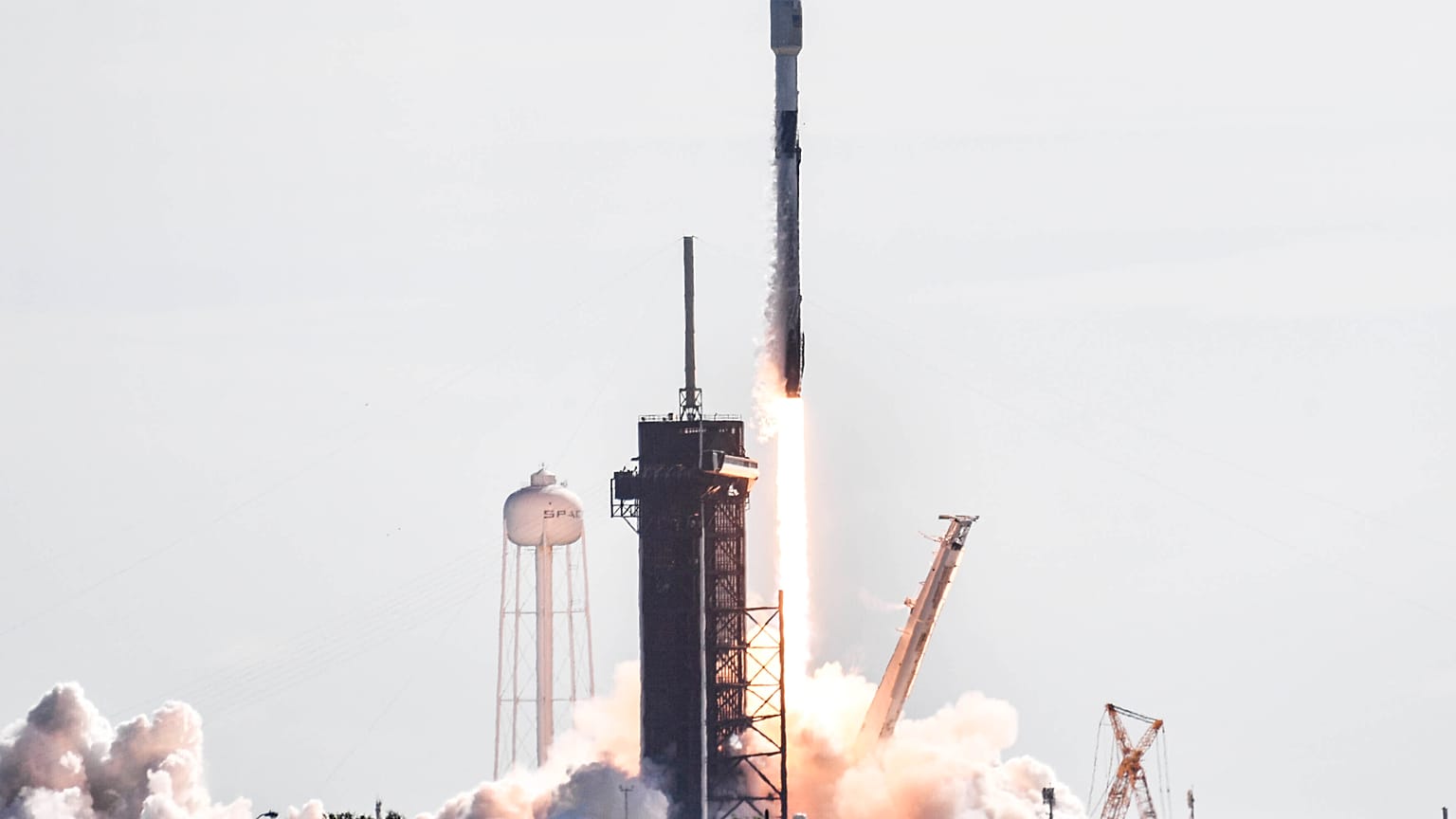 Space X Lança novos satélites no espaço