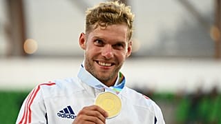 Le Français Kevin Mayer en or à l'issue des épreuves du décathlon lors des championnats du monde d'athlétisme à Eugene, aux Etats-Unis, le 25 juillet 2022