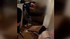 Bursa'nın Nilüfer ilçesinde kirası ödenmeyen boş evin içinden çocuk çıktı. Çocuğun sağlık durumu iyi.