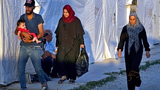 عائلات سورية تعود إلى مخيم للاجئين في بلدة بر الياس في سهل البقاع، لبنان، 7 يوليو / تموز 2022