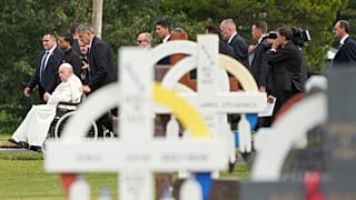 Le Pape François au cimetière d'Ermineskin à Maskwacis, Alberta, au Canada, le lundi 25 juillet 2022.