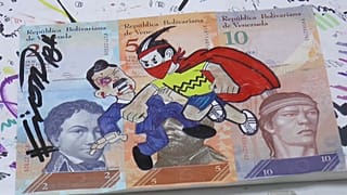 Venezolanos crean diseños y artesanías con bolívares devaluados 