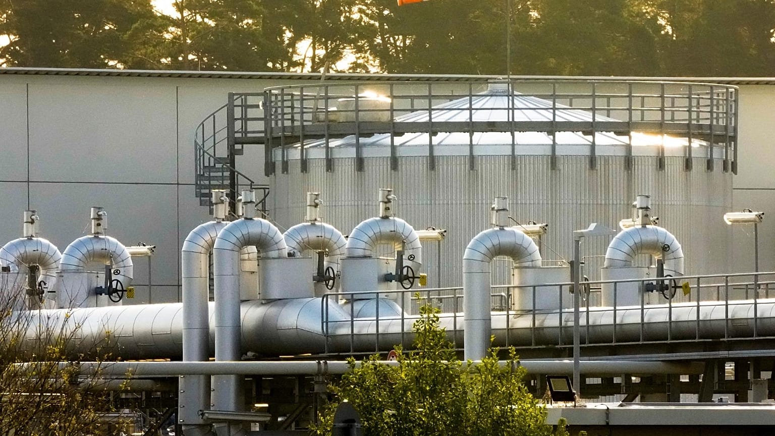  landfall facility of the Nord Stream 1 Baltic Sea pipeline and the transfer station of the OPAL gas pipeline, the Baltic Sea Pipeline Link, in Lubmin, Germany