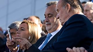 EL expresidente andaluz, José Antonio Griñán, en una foto de 2009 con el rey Don Juan Carlos