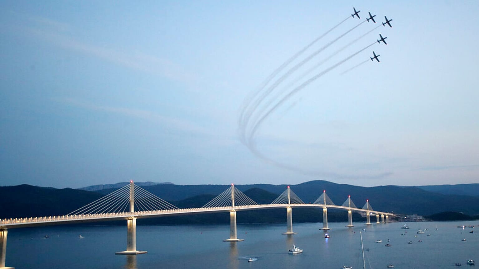 Hırvatistan, Adriyatik'te Bosna Hersek'in karşı çıktığı Peljesac Köprüsü'nü açıyor