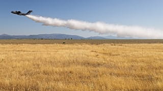 Test de largage d'eau effectué en Espagne par un Airbus A400M, le 21 juillet 2022