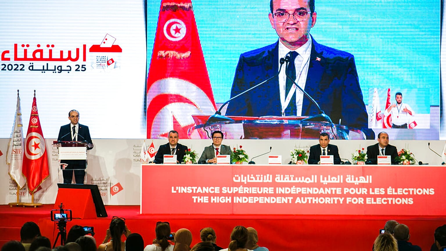 Farouk Bouasker, le président de l'Isie , annonçant les résultats à Tunis, le 26 juillet.