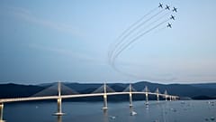 Flugzeuge der kroatischen Luftwaffe begleiteten die Eröffnungsfeier