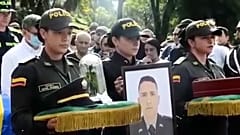 La Policía de Colombia celebra el funeral de los agentes asesinados por el Clan del Golfo, la banda del narcotráfico más peligrosa del país