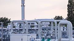Archives : vue rapprochée sur les infrastructures du gazoduc Nord Stream à Lubmin, dans le nord de l'Allemagne, le 11 juillet 2022 