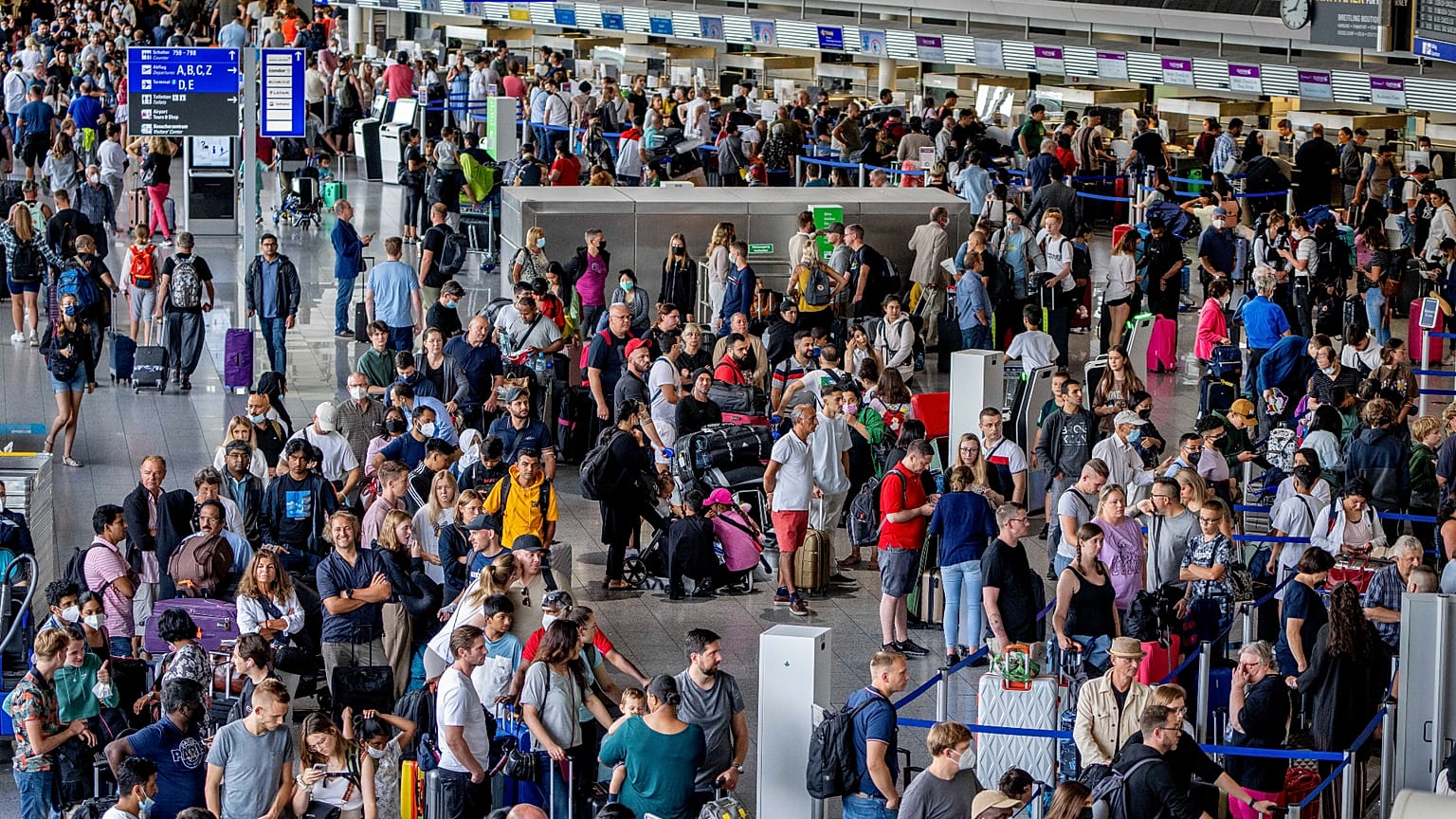 Lufthansa cancela más de mil vuelos en Alemania, debido a huelga de sus trabajadores