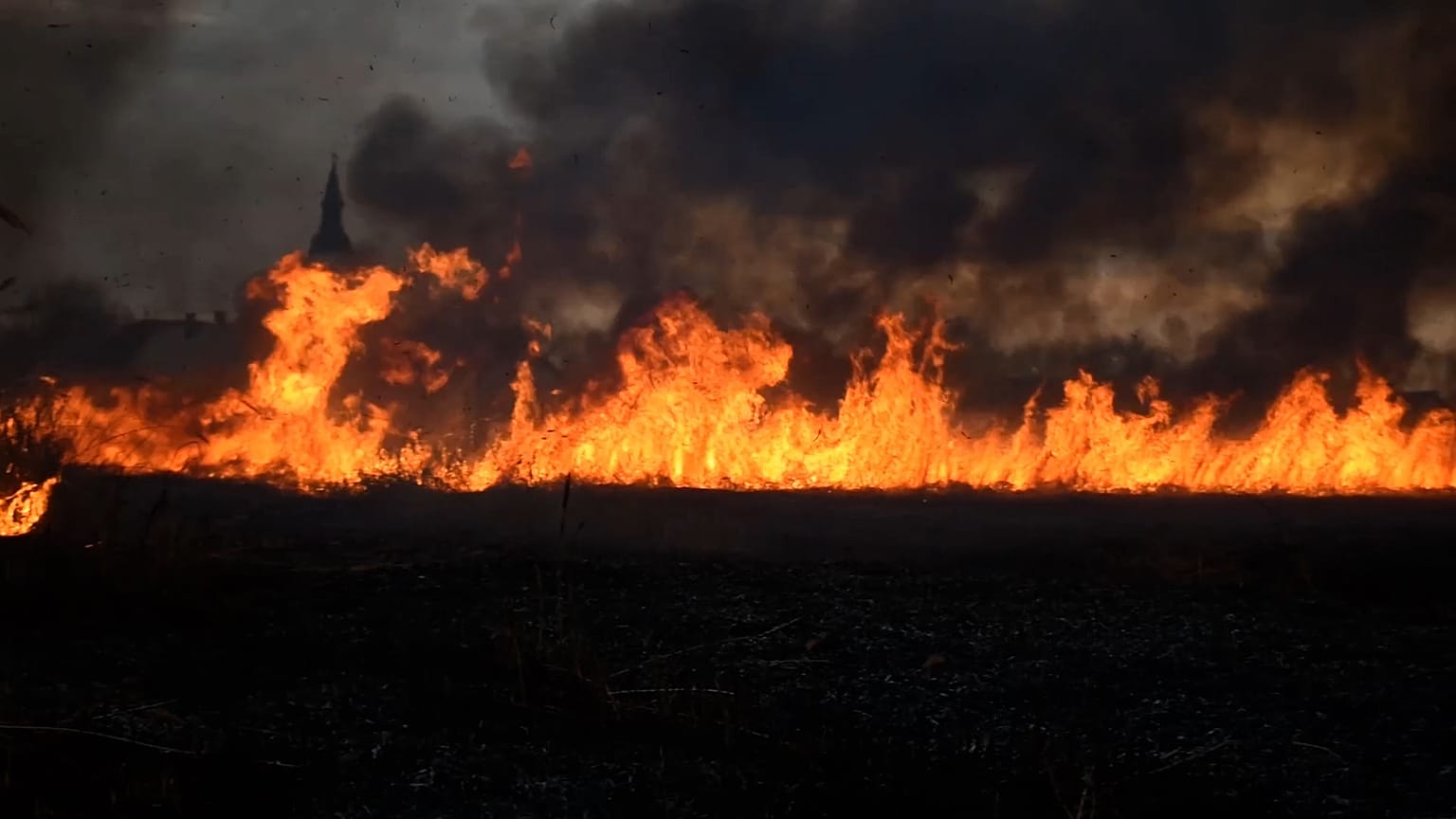 Tűzvész Hajdúszovát határában