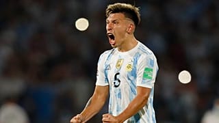 [15:13] Badran, Issam لاعب كرة القدم الأرجنتيني ليساندرو مارتينيز خلال مباراة لبلاده أمام كولومبيا في الأول من فبراير 2022. تصوير اوجستن ماركاريان - رويترز.