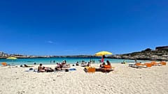 Eine Messe am Strand feiern, das ist offenbar in Italien nicht erlaubt.