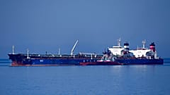 Yunanistan'ın alıkoyup, taşıdığı ham petrole el koyduğu İran bandıralı tanker