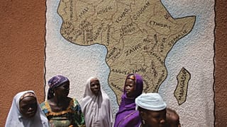 Ukrayna'daki savaşta kendi pozisyonlarına destek bulmak isteyen Rusya, ABD ve Fransa, Afrika kıtasında nüfuz arayışında