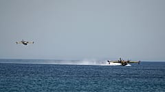 Εναέρια μέσα της πυροσβεστικής εν δράσει