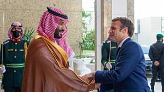 استقبال محمد بن سلمان از ماکرون در جده/ آرشیو دسامبر ۲۰۲۱