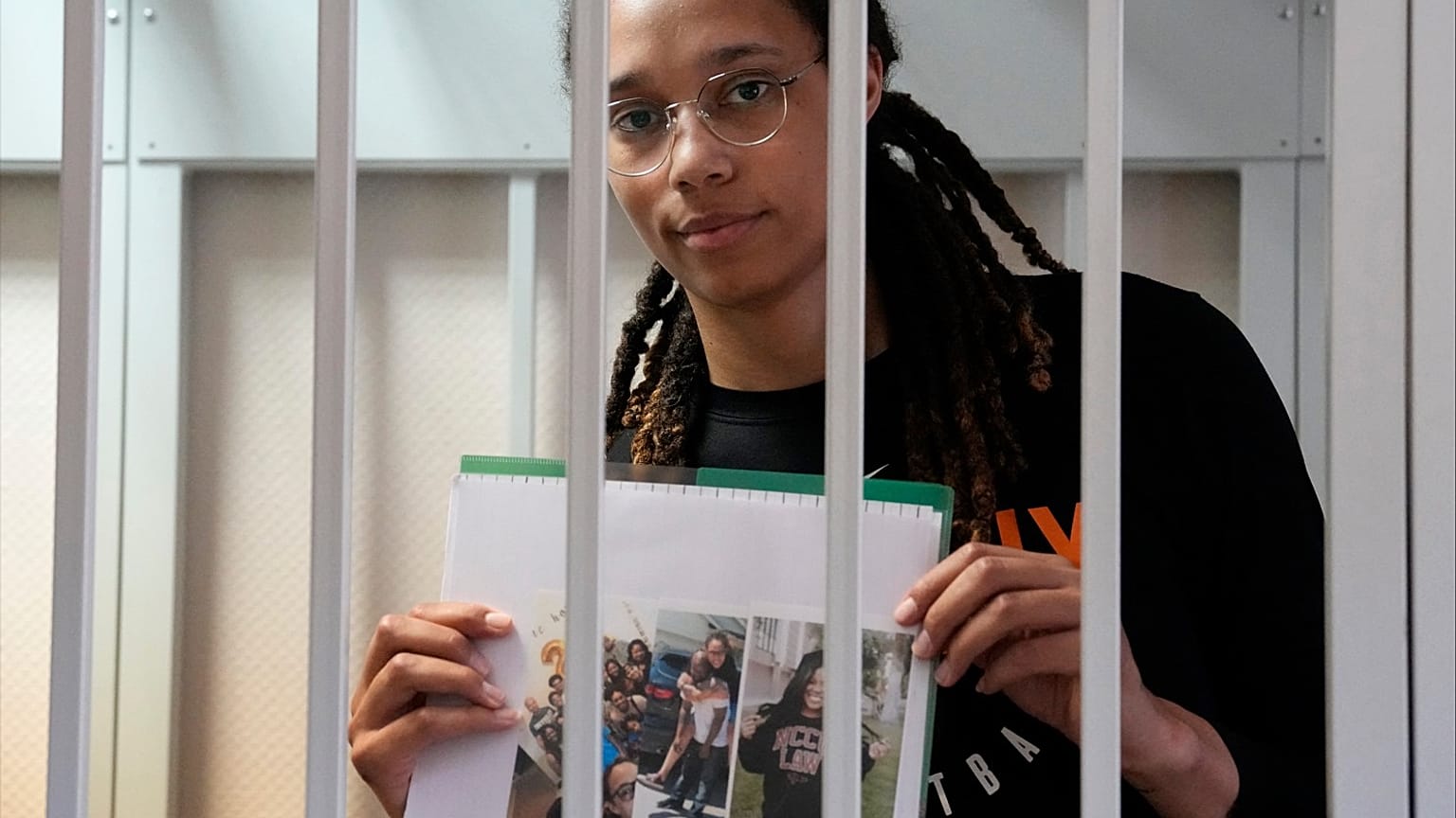 Brittney Griner am 27.07.22 vor einem russischen Gericht bei Moskau