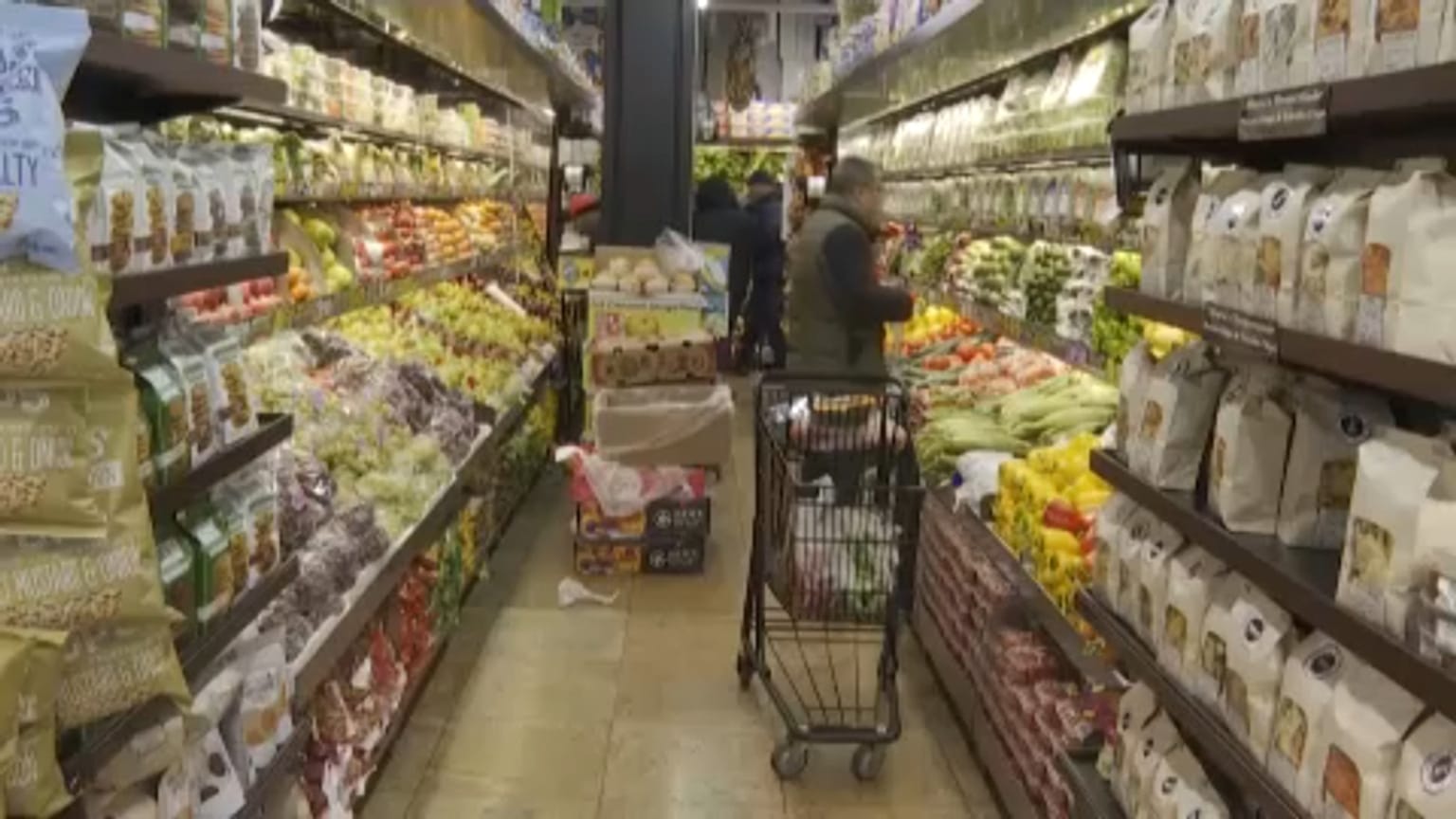 Estadounidenses en un supermercado del país, afectados por los altos precios y la inflación.