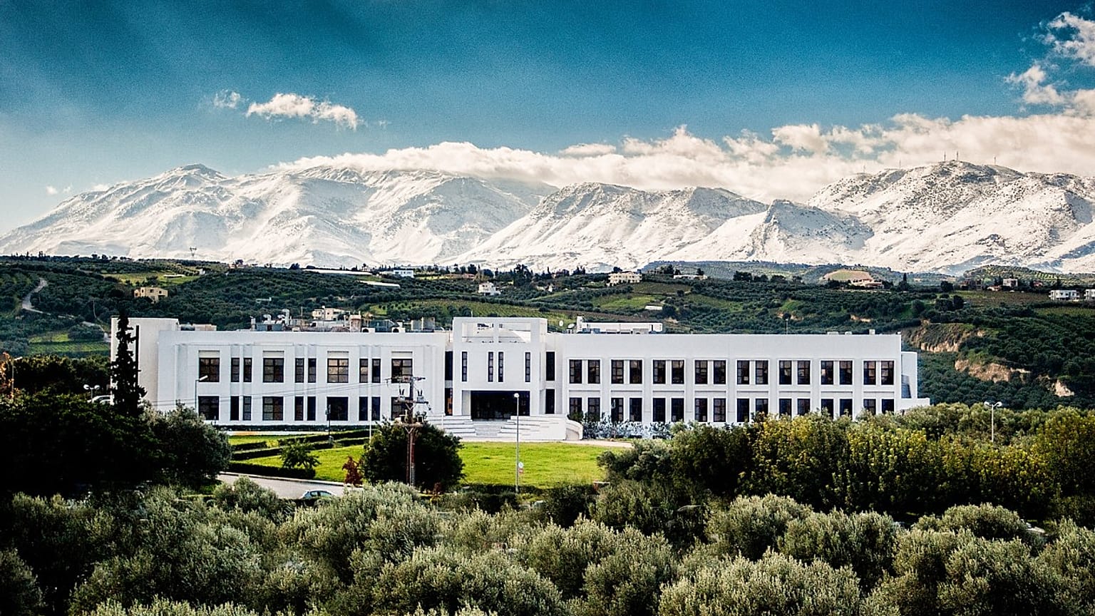 To κτήριο του Ιδρύματος Τεχνολογίας και Έρευνας στο Ηράκλειο Κρήτης