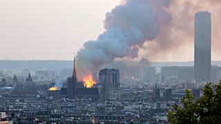 "Fransa'nın sembolü" olarak görülen dünyaca ünlü 857 yıllık Notre Dame Katedrali, 2019'da bilinmeyen bir nedenle yanmıştı