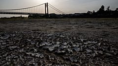Archives : le lit de la Loire asséché, observé à Ancenis, dans l'ouest de la France, le 17 juillet 2022