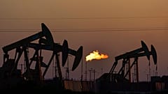 Önümüzdeki hafta yapılacak OPEC+ toplantısında üretim artışı kararı alınması ihtimalinin düşmesiyle petrol fiyatları yükseld