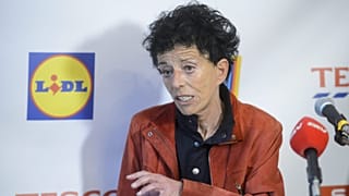 Hegedüs Zsuzsa, a Minden gyerek lakjon jól! Alapítvány kuratóriumának elnöke sajtótájékoztatója