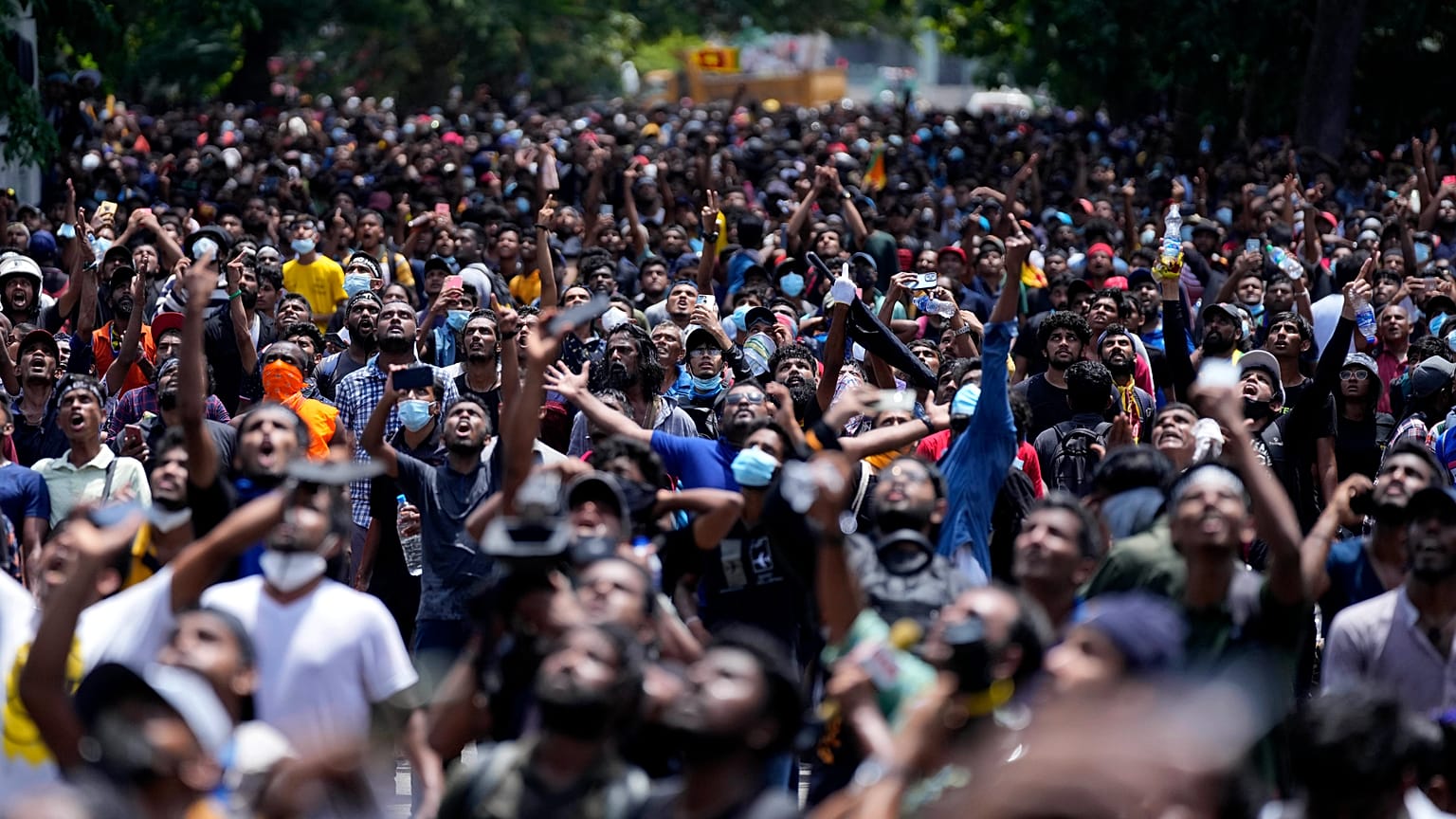 Asya ülkesi Sri Lanka'da yüz binlerce kişi, yönetimin istifası talebiyle gösteriler düzenlemişti