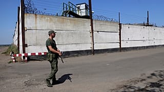 Zerstörtes Gefangenenlager in Oleniwka im Gebiet Donezk 