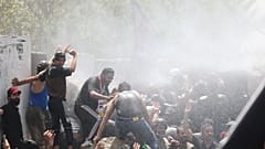 Irak'ta protestoculara tazyikli suyla müdahale ediliyor