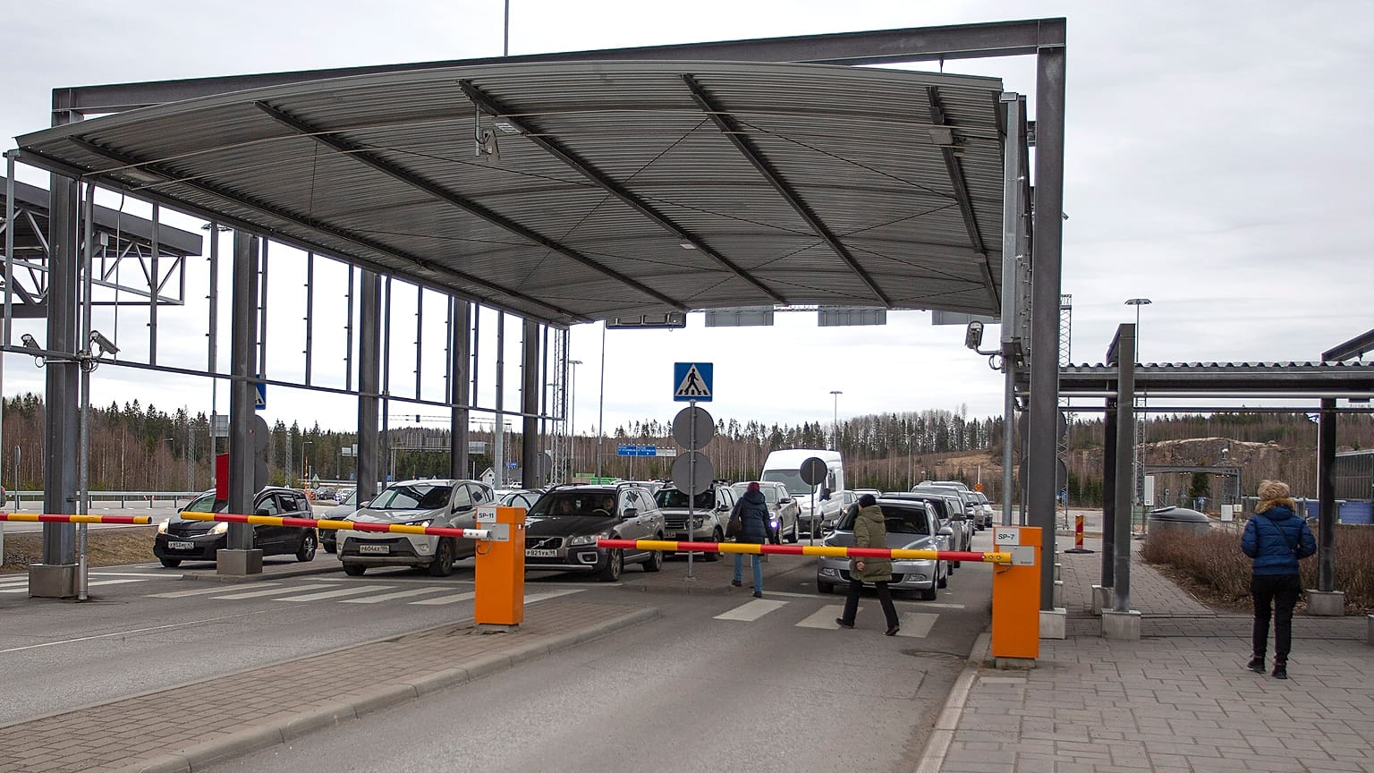 Finlandiya ve Rusya arasındaki Nuijamaa sınır kapısı 