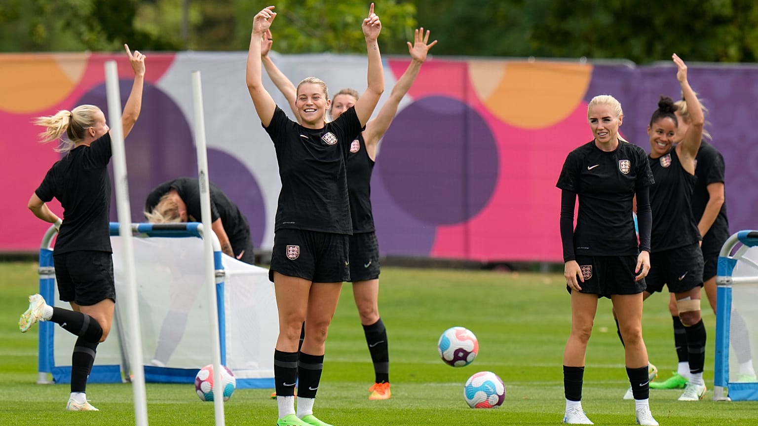 Dernier entraînement des Anglaises avant la finale de l'Euro contre l'Allemagne.