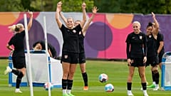 Dernier entraînement des Anglaises avant la finale de l'Euro contre l'Allemagne.
